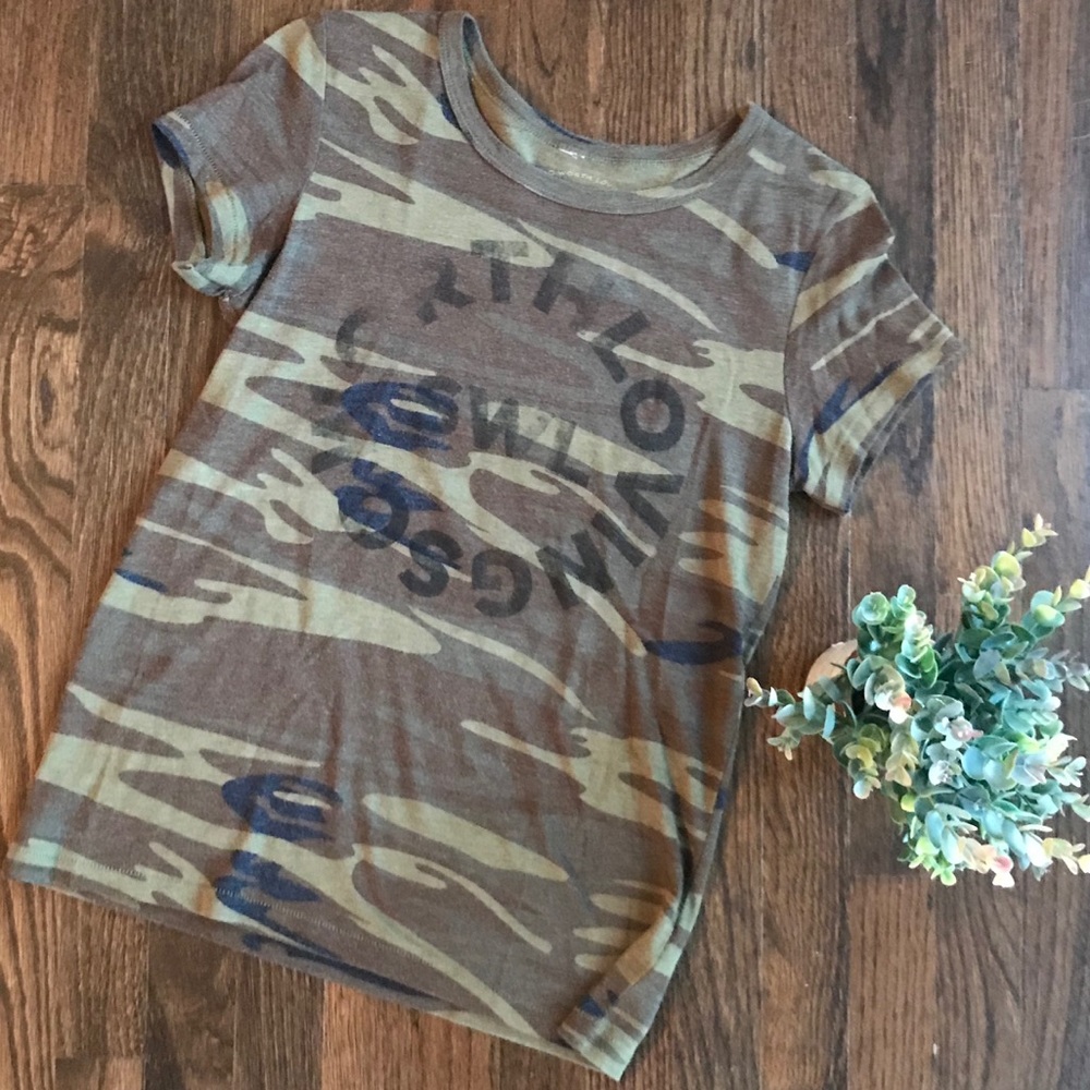 SWL - So Worth Loving camo graphic tee, size md